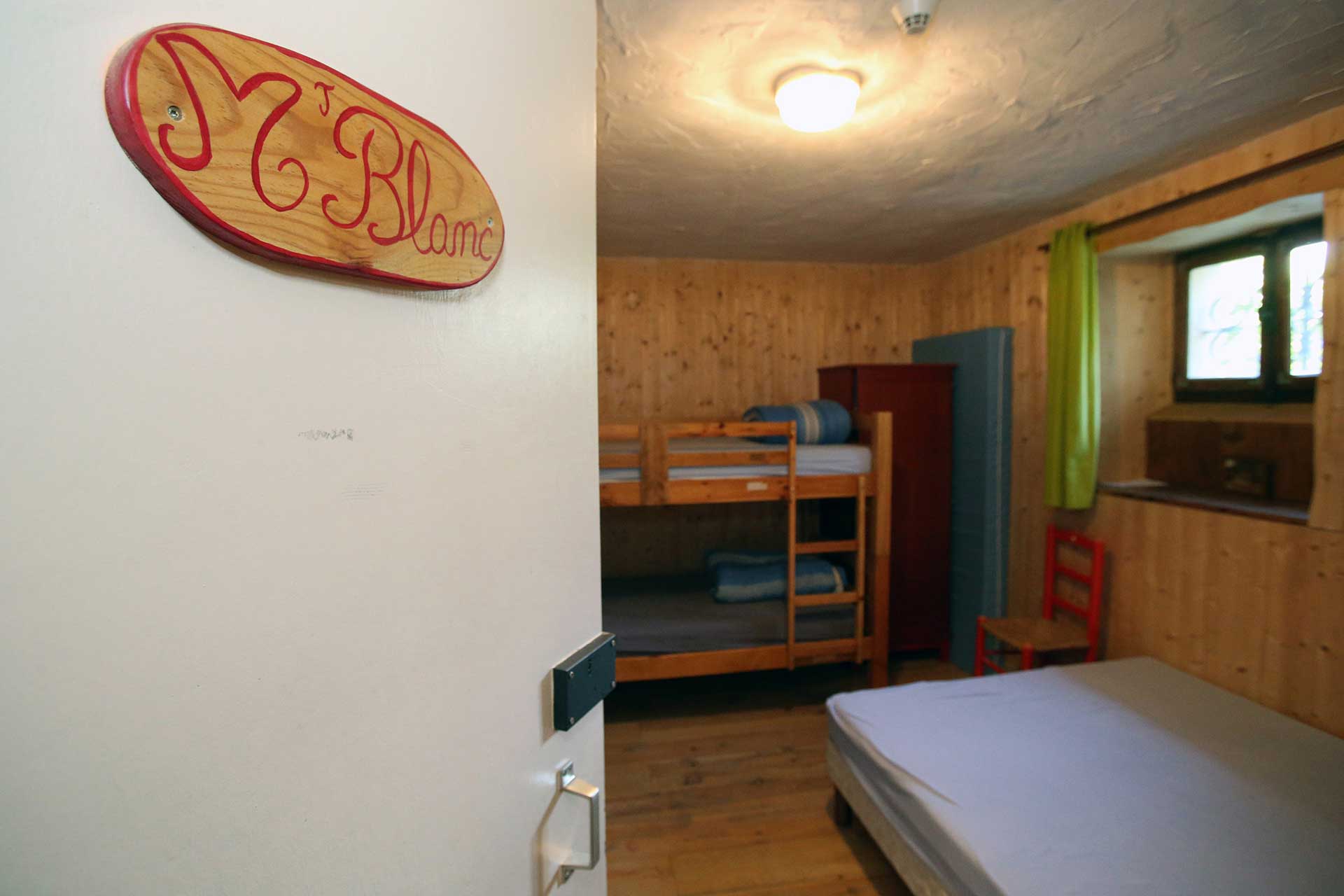 Chambre 4 couchages gîte Les Cristaux
